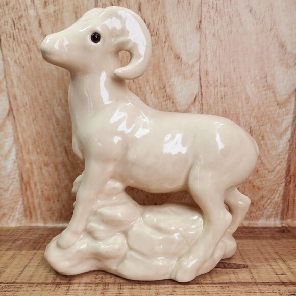 Canadiana Pottery - Beige Ram Part of The Collectables (#317) - Picture 2 of 11